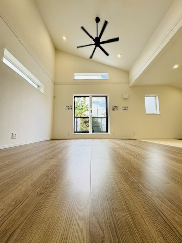 湘南の光と風に包まれる、茅ヶ崎東海岸南モダンレジデンス –のバルコニー