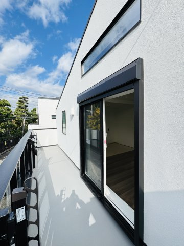 湘南の光と風に包まれる、茅ヶ崎東海岸南モダンレジデンス –のキッチン