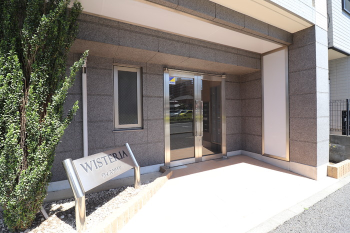 ウィスタリアのエントランス