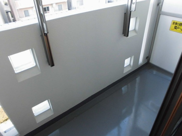 ウィスタリアのバルコニー