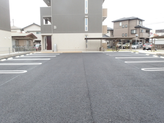 サンレストＡ棟の駐車場