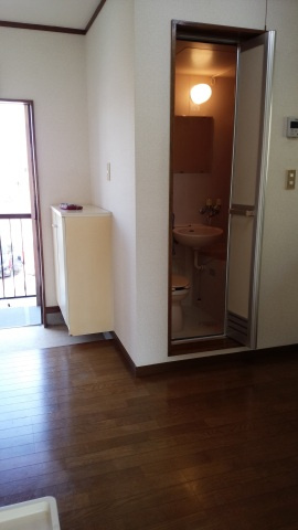 メイプル朝霞の洋室