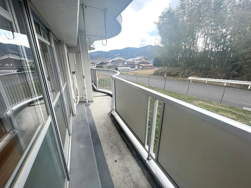 御所市大字多田の賃貸マンションのバルコニー