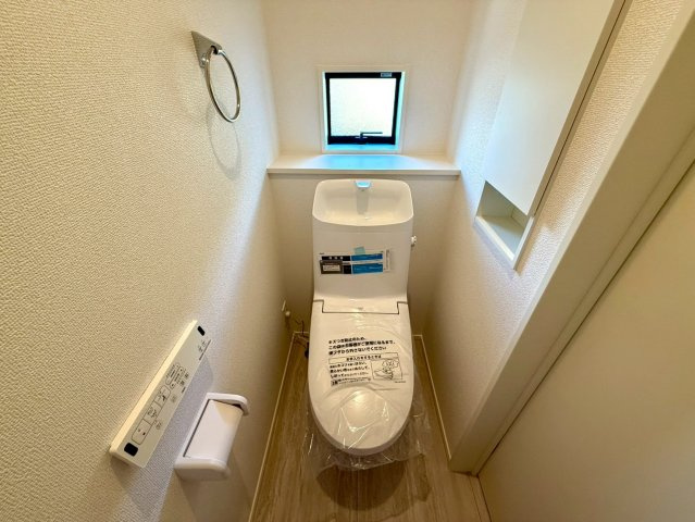 土佐山田町宝町4丁目　3号棟のトイレ|忙しい朝も安心。2階にもトイレがあり、家族みんなにうれしい設計です。