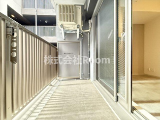 【バルコニー】 | アーバネックス堺筋本町 | 外からの目が気にならないバルコニーで洗濯物が干せます