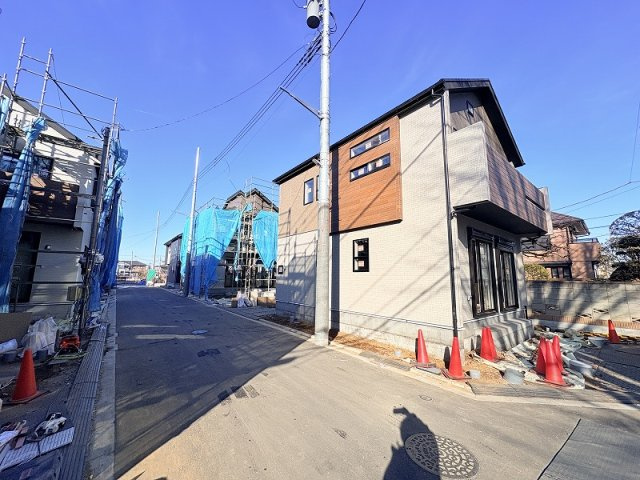 【外観】 | 東久留米市金山町1丁目　新築一戸建住宅　全9棟　(保谷店) | 周辺は緑の多い閑静な住宅街でどの世代のファミリーでも暮らしやすい住環境。