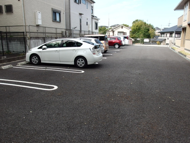 ルミエール藤の駐車場