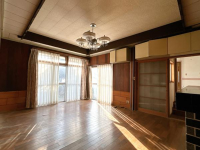 【洋室】 | 光市光井2丁目戸建 | 増築建物の約11帖の洋室