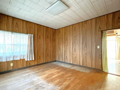 【洋室】 | 光市光井2丁目戸建 | 増築建物の約8帖の洋室