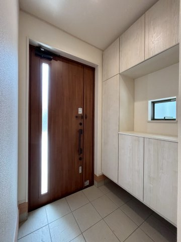 三郷市　戸ケ崎　新築戸建　全2棟の玄関|施工例です