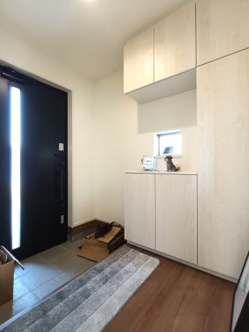 三郷市　戸ケ崎　新築戸建　全2棟の玄関|施工例です