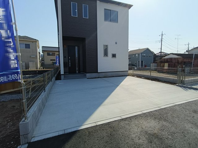 三郷市　戸ケ崎　新築戸建　全2棟の駐車場|施工例です