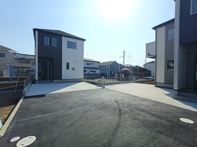 三郷市　戸ケ崎　新築戸建　全2棟の前面道路含む現地写真|前面道路含む現地写真です