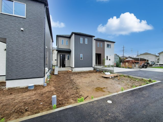 三郷市　戸ケ崎　新築戸建　全2棟の前面道路含む現地写真|前面道路含む現地写真です