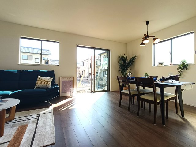 三郷市　戸ケ崎　新築戸建　全2棟の居間・リビング|施工例です