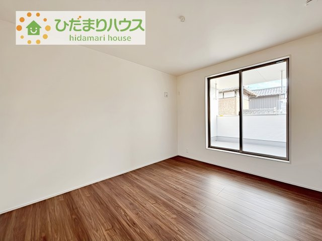 【寝室】 | 第1取手市野々井　新築戸建 | バルコニーに面していて、たっぷり光りの入る明るい主寝室です！
