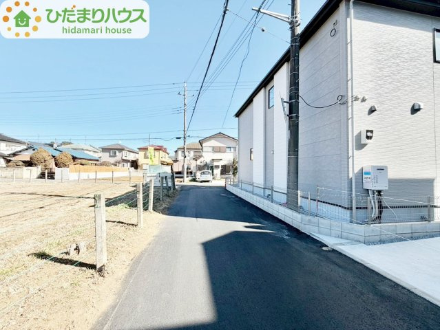 野田市山崎22期　新築戸建　3号棟の前面道路含む現地写真|角地 ： 北東 4m 公道、北西 4m 公道