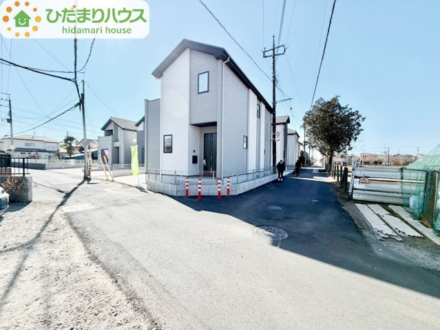 野田市山崎22期　新築戸建　3号棟の前面道路含む現地写真|角地で日当たり良好(^^)/				
