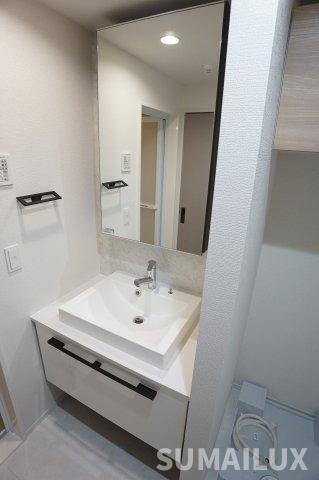 熊本市中央区新屋敷２丁目のアパートの独立洗面台