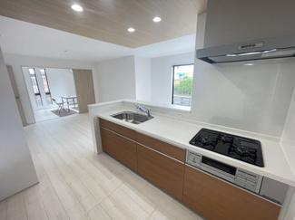 【キッチン】 | 沖縄市大里4期（全4棟）1・2・4号棟 | ※同仕様写真です　