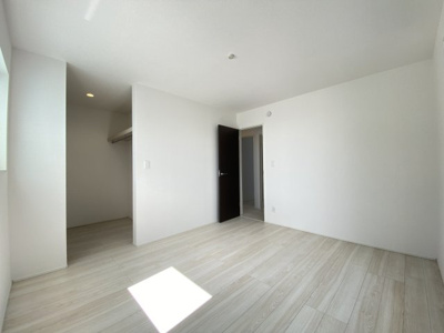 【洋室】 | 沖縄市大里4期（全4棟）1・2・4号棟 | ※同仕様写真です