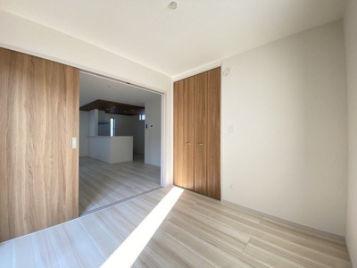 【洋室】 | 沖縄市大里4期（全4棟）1・2・4号棟 | ※同仕様写真です