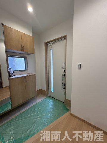 小田原市田島　新築戸建の玄関|きれいな玄関です