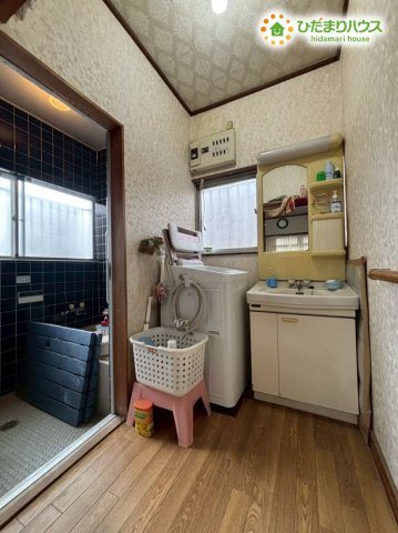 熊谷市久下　中古一戸建ての脱衣所