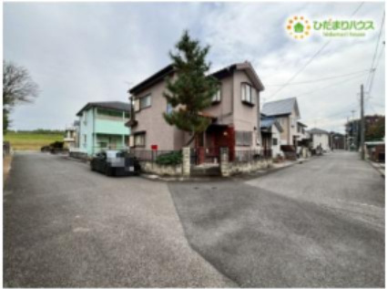 熊谷市久下　中古一戸建ての前面道路含む現地写真