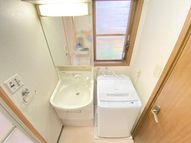 【価格改定】長岡京市奥海印寺火ノ尾の独立洗面台|洗面台と洗濯機置き場を完備。