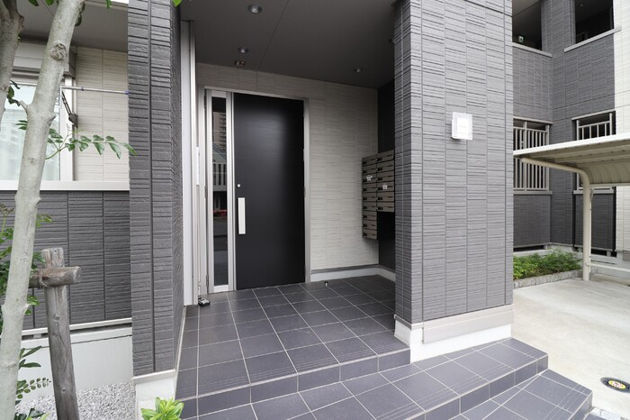 プリムヴェール弐十五番館のエントランス