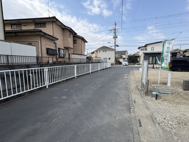 【前面道路含む現地写真】 | 熊谷市石原第9期　ワイウッドコート　新築戸建　全5区画　3号棟