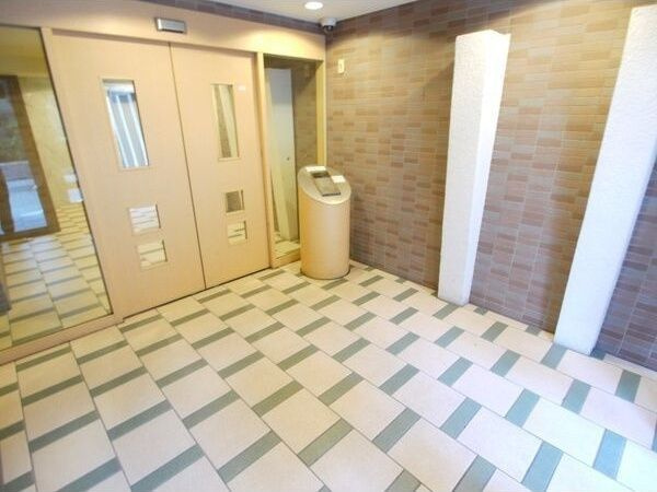 パラシオ塚本Ⅱのロビー