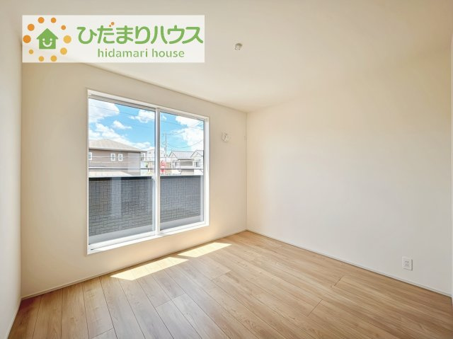【洋室】 | 土浦市桜ケ丘町6期　新築戸建 | バルコニーに面している居室なので、自然と光が差し込みます♪