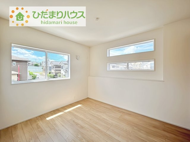 【洋室】 | 土浦市桜ケ丘町6期　新築戸建 | お掃除しやすく、清潔感を保てるのでダニも発生しにくいフローリング♪