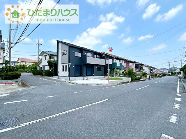 【前面道路含む現地写真】 | 土浦市桜ケ丘町6期　新築戸建 | 前面道路幅6ｍ以上☆車の出入りもラクラクできちゃいます♪