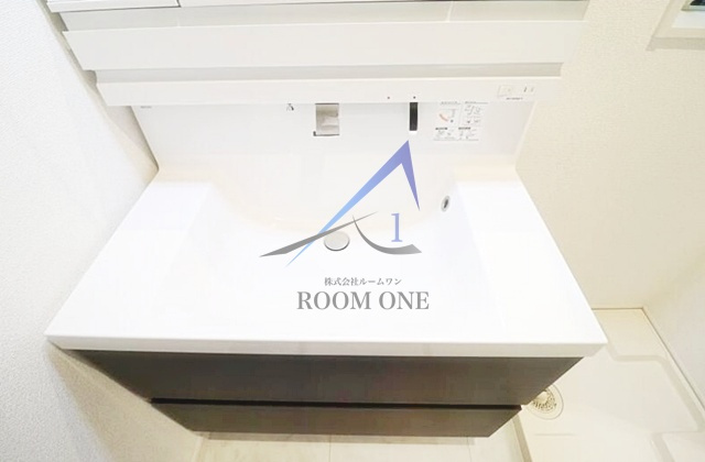 木月3丁目戸建貸家の洗面所|独立洗面台です。