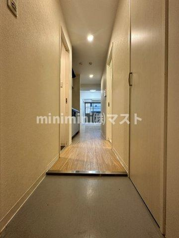 トモ南堀江の玄関