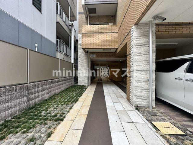 トモ南堀江のエントランス