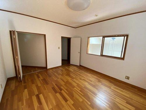 函南町　パサディナタウンの洋室