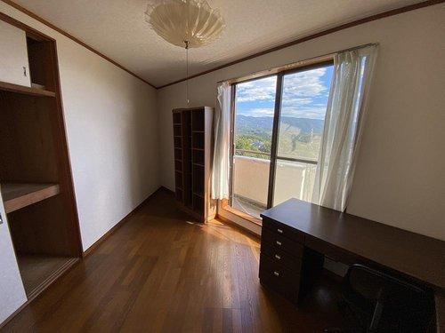 函南町　パサディナタウンの洋室