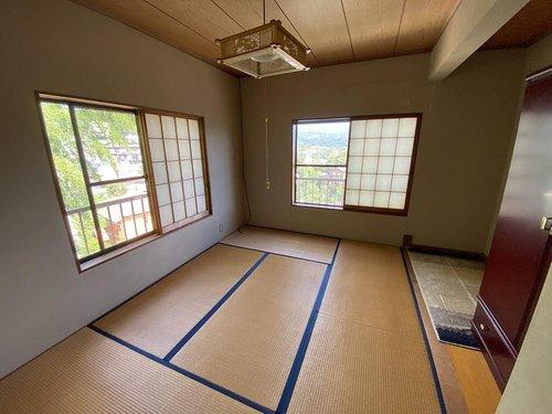 函南町　パサディナタウンの和室