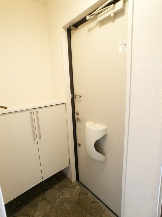 大和高田市大字高田のアパートの玄関