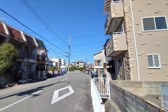 尼崎市南武庫之荘　中古戸建の前面道路含む現地写真