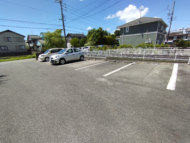 リブトーラス１番館の駐車場