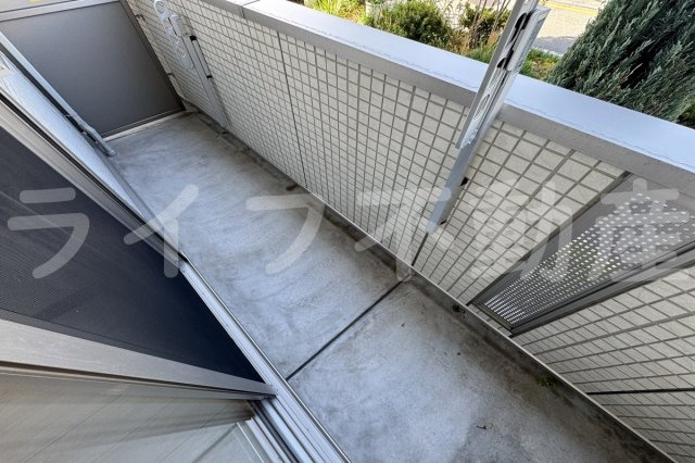 グレイスコートA棟のバルコニー|暖かな日差しのふりそそぐバルコニー