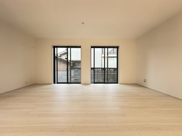 二見町西二見新築戸建B号棟の居間・リビング