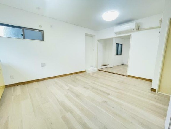 ラディアンテ中野の居間・リビング