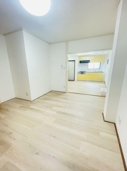 ラディアンテ中野の居間・リビング