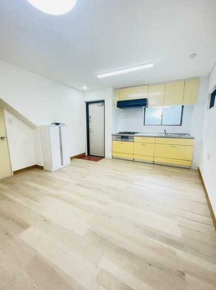 ラディアンテ中野の居間・リビング